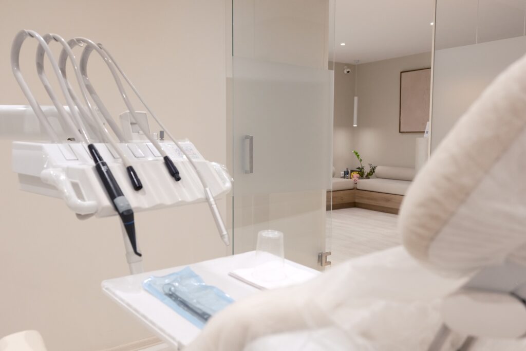 dental opsis clinic room 1
